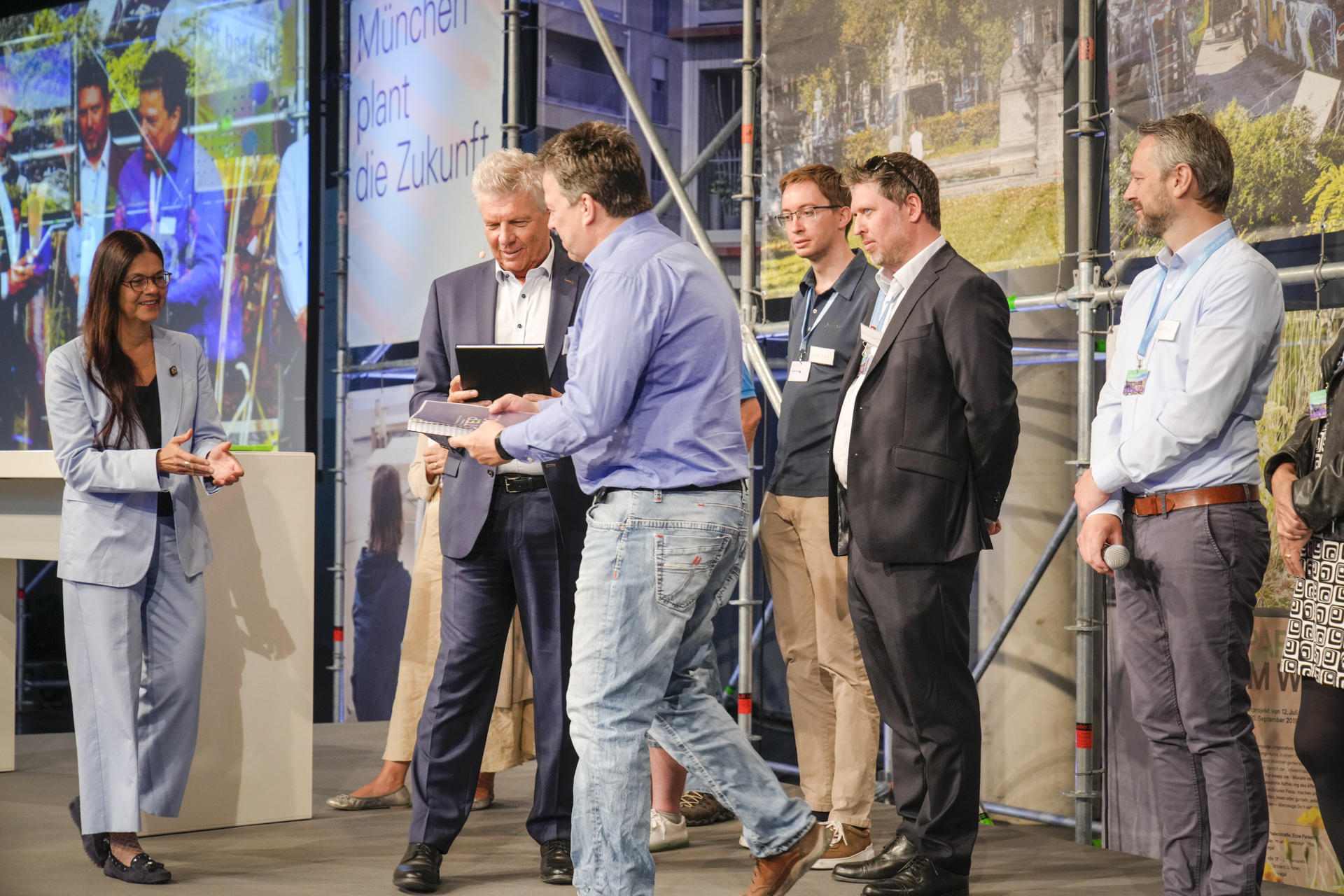 Übergabe der Empfehlungen des Bürger*innenrates zum STEP2040