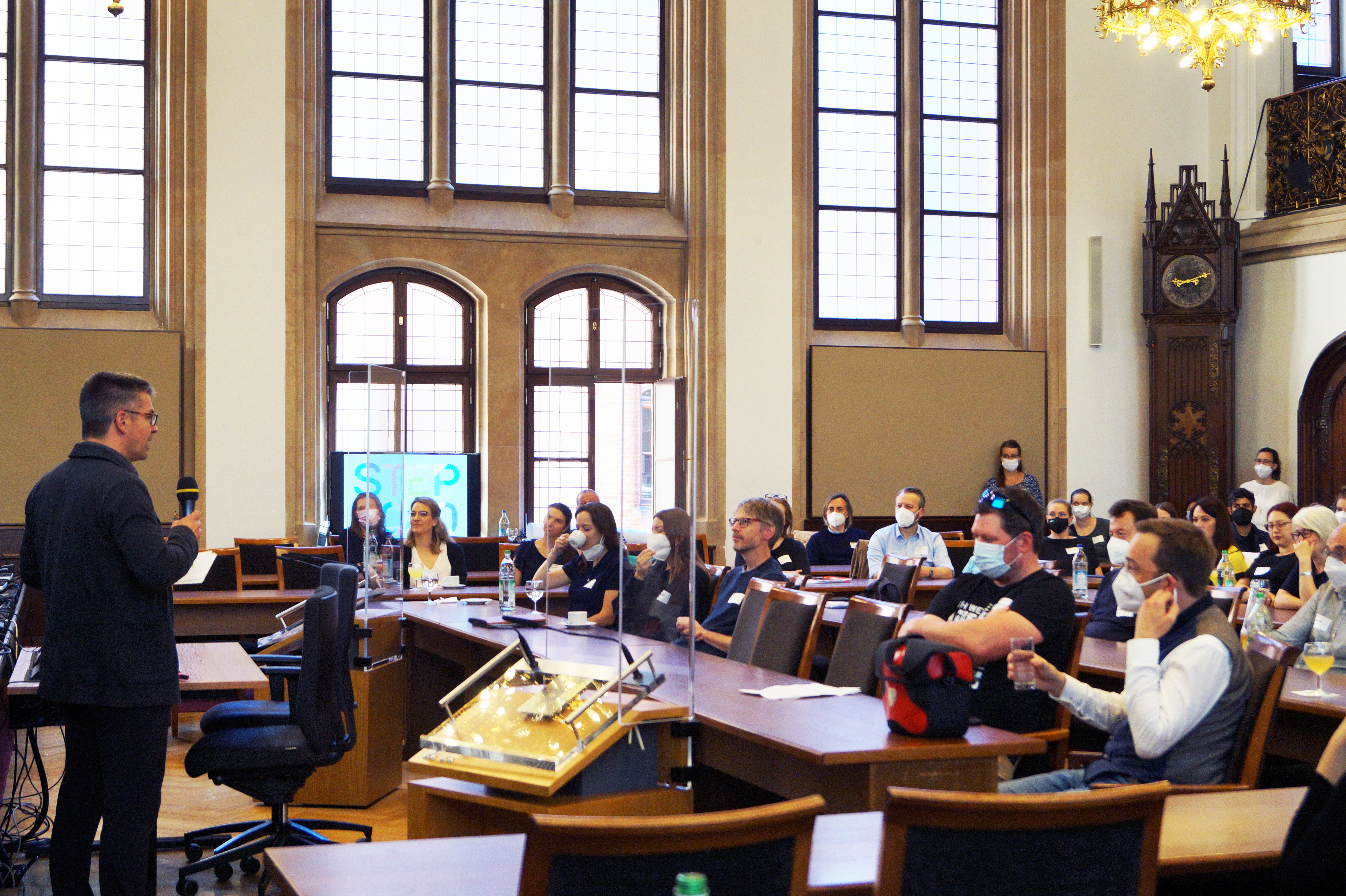 Sitzung im großen Saal des Rathauses